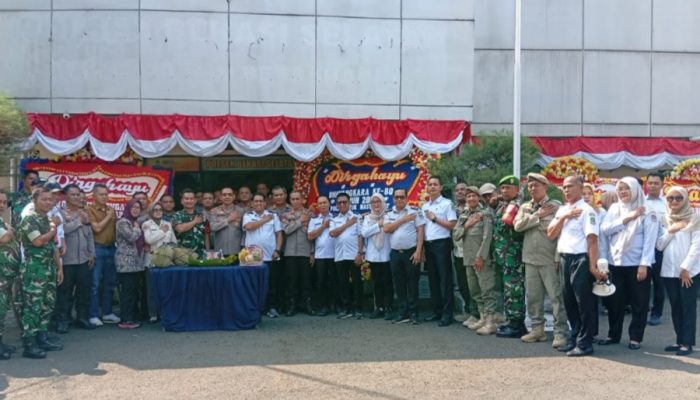 Muspika Bekasi Selatan Beri Kejutan Hari Bhayangkara ke-80, Perkuat Sinergitas Tiga Pilar di Polsek Bekasi Selatan