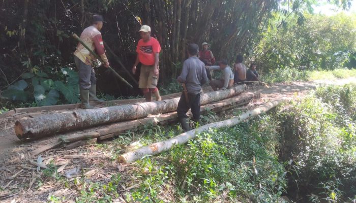 Warga Cimapag Desak Pemerintah Kabupaten Sukabumi Segera Tangani Jembatan Roboh