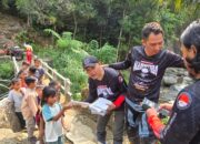 Sambut HUT Ke-81 RI, Komunitas Jurnalis Cross Beri Bantuan di Hambalang