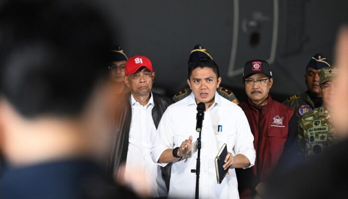 Seskab Teddy: Atas Instruksi Presiden, 253 Ton Logistik Telah Dikirim ke NTT