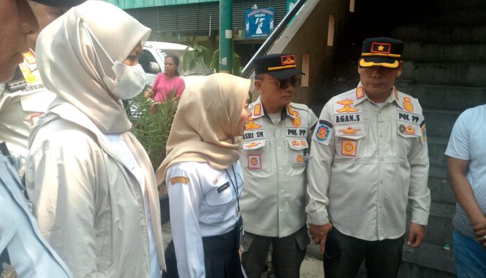 Giat Rutinitas Rabu Tertib Lurah Koja Beserta Satpol PP Kecamatan Tertibkan Pedagang Kaki Lima