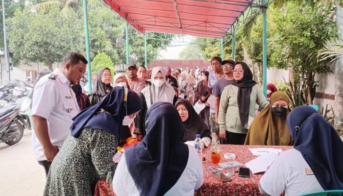 Kelurahan Mustikasari Distribusikan Bantuan Pangan Bulog kepada Warga