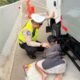 Bersama Masyarakat, Personil Induk PJR BSD Korlantas Polri Sigap Bantu Pengendara yang Mogok Mobil di Bahu Jalan Tol CSJ