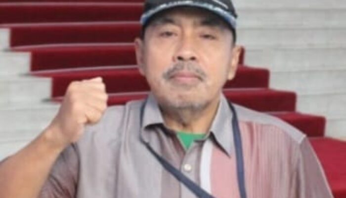 ILMU DAN ADAB: CAHAYA YANG TAK BOLEH BERPISAH