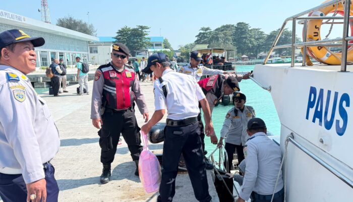 Layanan Polisi 110, Strong Point Polsek Kepulauan Seribu Selatan Berikan Pelayanan Humanis kepada Wisatawan